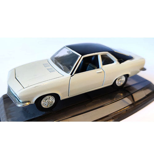Opel Manta Escala (wit) (10cm) 1:43 Pilen