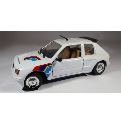 Peugeot 205 Turbo 16 (Wit) (16cm) 1:24 CB.Car (Opruiming)
