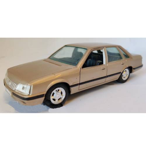 Opel Senator (Metallic) (18cm) 1:25 Gama (Opruiming)