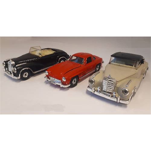 Mercedes-Benz (Zwart/rood/creme) (Set van 3 auto’s) 100 Jahre Automobil Corgi